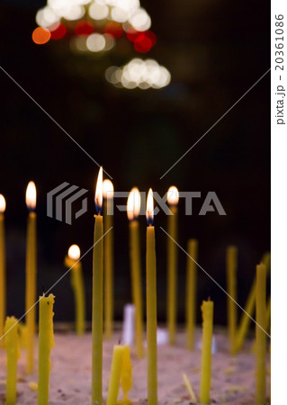 Lighted candles in church 20361086