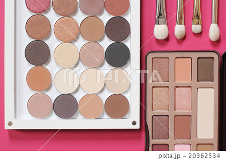 professional set for trendy natural eye makeup. 20362534