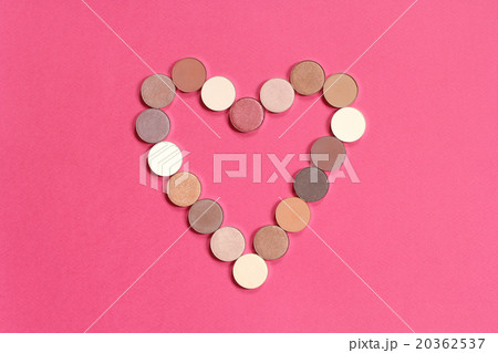 heart shape pattern of colorful eyeshadows heart shape pattern of colorful eyeshadows 20362537