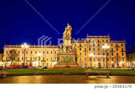 Statue of Camillo Benso, Count of Cavour in Turin 20363170
