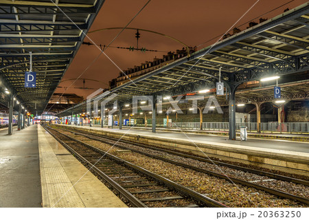 Platforms of the Paris-Est station at night Platforms of the Paris-Est station at night 20363250