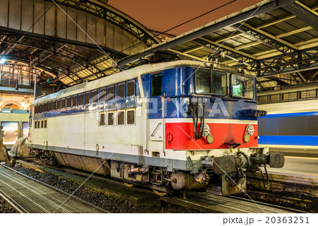 Old French electric locomotive at Paris-Est 20363251