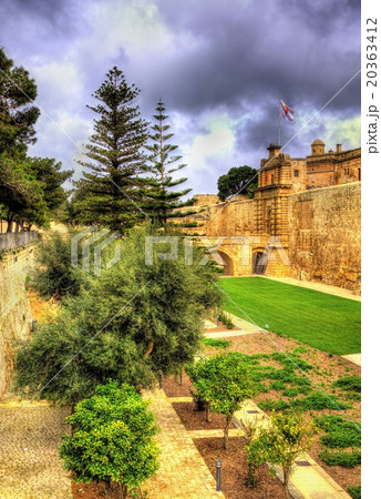 Moat of ancient Mdina city - Malta Moat of ancient Mdina city - Malta 20363412