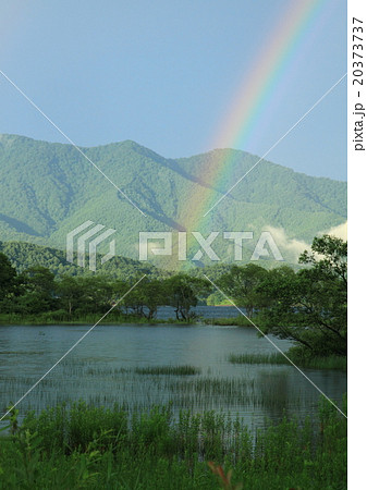 湖に架かる虹 湖に架かる虹 20373737
