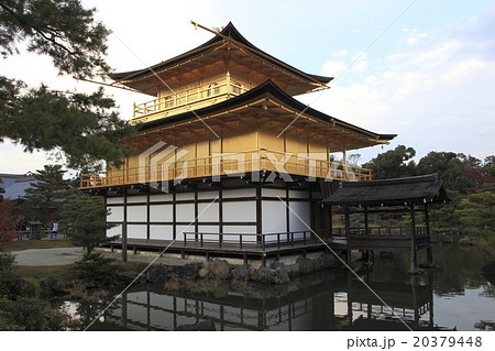 紅葉の鹿苑寺舎利殿（金閣） 20379448