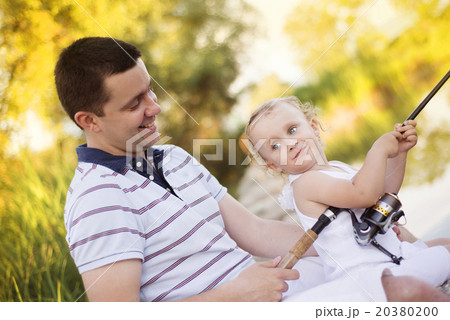Happy father and daughter fishing 20380200