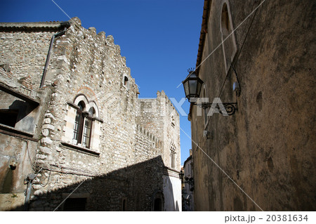 Narrow steets and historic buildings in Taormina 20381634
