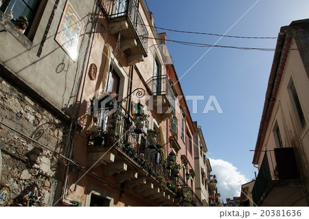 Narrow steets and historic buildings in Taormina 20381636