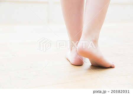 ボディパーツ 女性のかかと ボディパーツ 女性のかかと 20382031