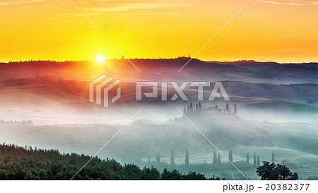 Tuscany at sunrise 20382377