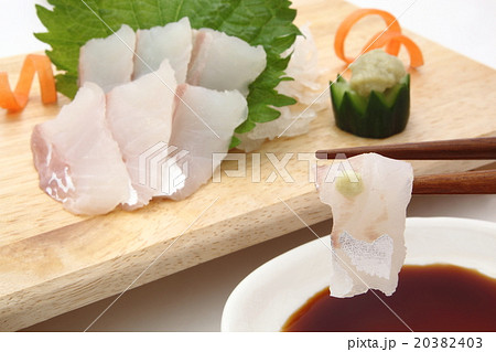 鱸 スズキ 刺身 腹太 山葵 和食 箸上げの写真素材 3403