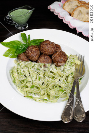 Meatballs with pasta sauce avocado Meatballs with pasta sauce avocado 20383910