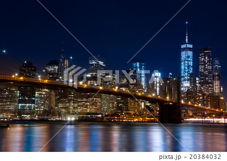 Manhattan and the Brooklyn Bridge. Evening 20384032