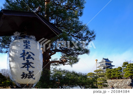 松本城と提灯 20384384