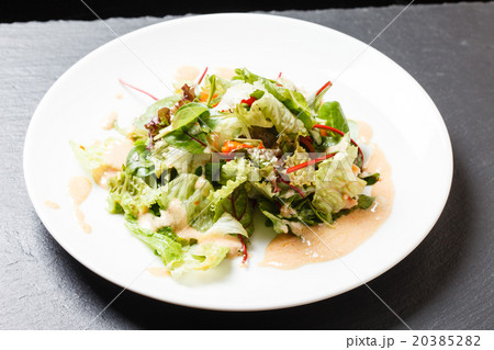 tasty salad 20385282