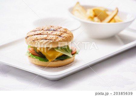 cheeseburger with potato cheeseburger with potato 20385639