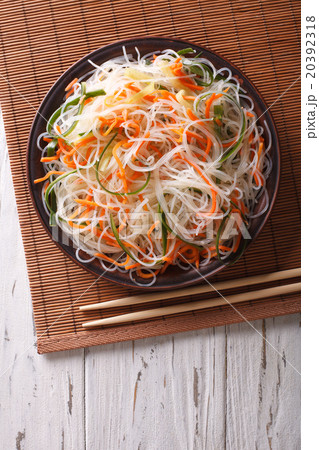 crystal noodles with cucumber and carrot 20392318