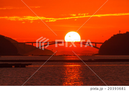 頭島大橋からの昇る太陽 20393681