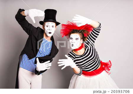 Waist-up portrait of funny mime couple with white 20393706