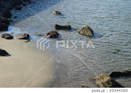 砂浜の波打ち際 20394300