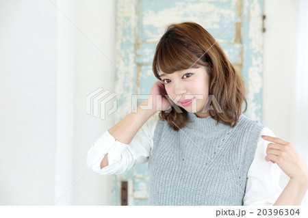 若い女性 ヘアスタイル 若い女性 ヘアスタイル 20396304