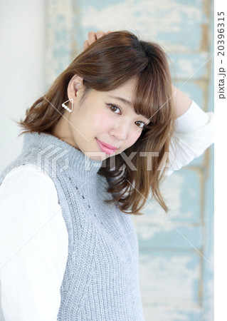 若い女性　ヘアスタイル 20396315