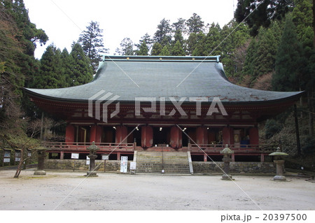 紅葉シーズンの比叡山延暦寺（西塔・釈迦堂） 20397500
