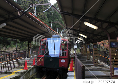 紅葉シーズンの坂本ケーブル（ケーブル坂本駅） 20397578