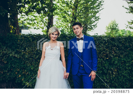 Beautiful wedding couple posing in the park 20398875