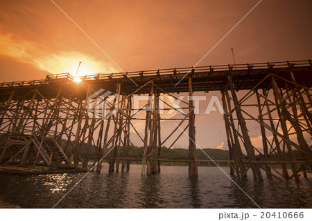 THAILAND KANCHANABURI SANGKHLABURI WOODEN BRIDGE 20410666