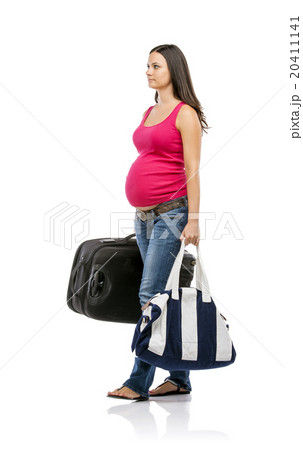 Pregnant woman travelling 20411141