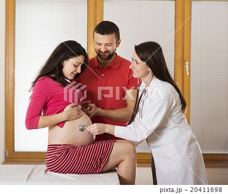 Pregnant woman with doctor Pregnant woman with doctor 20411698