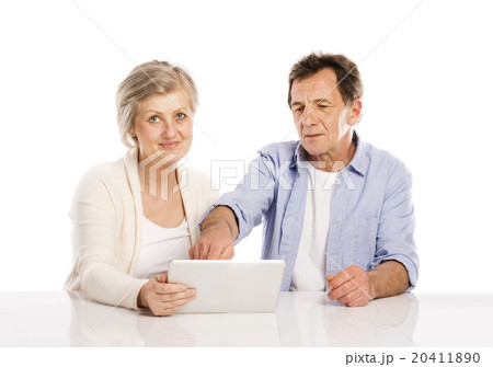 Senior couple with tablet 20411890