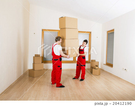 Movers in new house 20412190