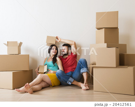 Pregnant couple Pregnant couple 20412561