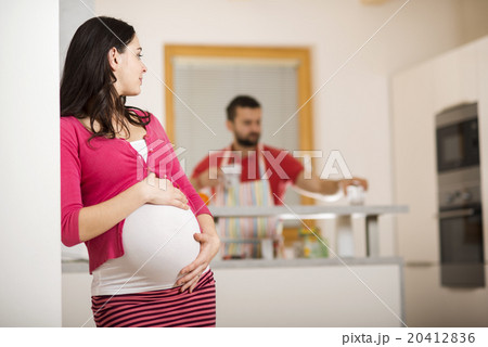 Pregnant couple Pregnant couple 20412836