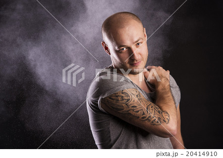 Man with tattoo 20414910