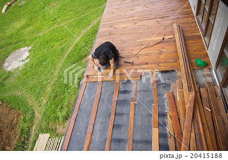 Handyman installing wooden flooring Handyman installing wooden flooring 20415188