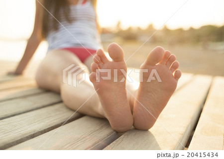 Feet detail 20415434