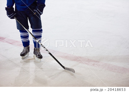 ice hockey player portrait 20418653