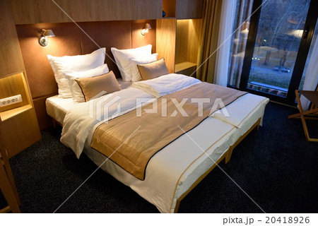 modern hotel room 20418926