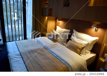 modern hotel room 20418966