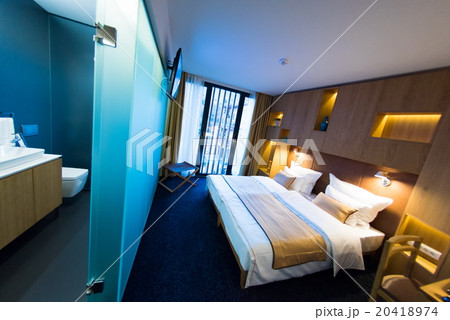 modern hotel room 20418974