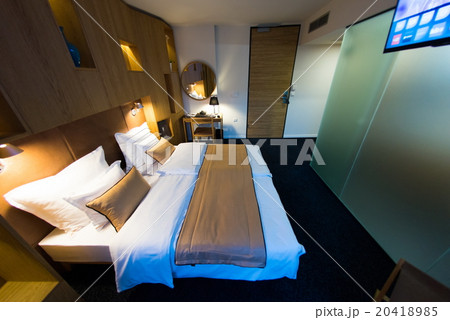 modern hotel room 20418985
