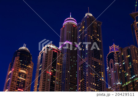 skylines view of Dubai Marina showing 20429511