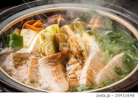 ねぎま鍋(葱と鮪)　Pan Japanese food of a leek and the tuna 20431648