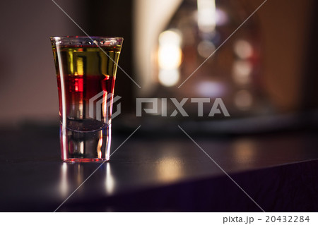 drink shot at bar counter 20432284