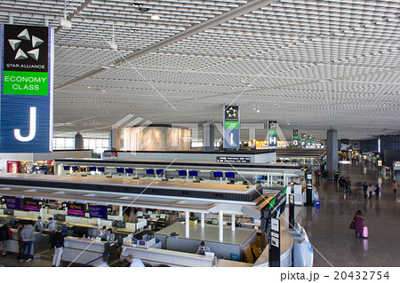 成田空港第1ターミナル 国際線出発ロビー チェックインカウンター 南ウイング の写真素材