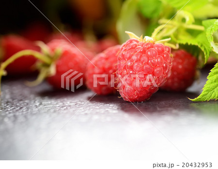 raspberriesм 20432953