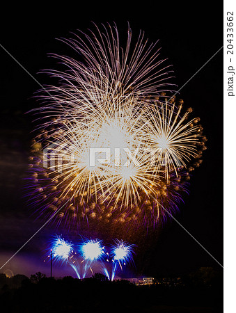 Large fireworks display 20433662